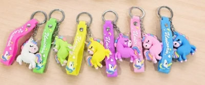 Llavero unicornio con correa
