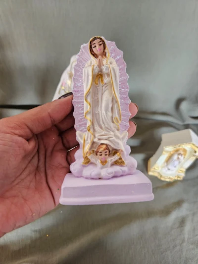 Portal con santo en caja